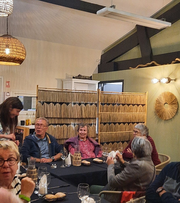 6 Octobre 2024 : On se retrouve autour de la table du restaurant du "Domaine de la Forge "après un long voyage Novillars - La Teste de Buch
