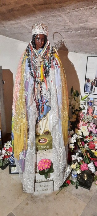 Aux Saintes Maries de la Mer, visite à Sainte Sara patronne des gitans
