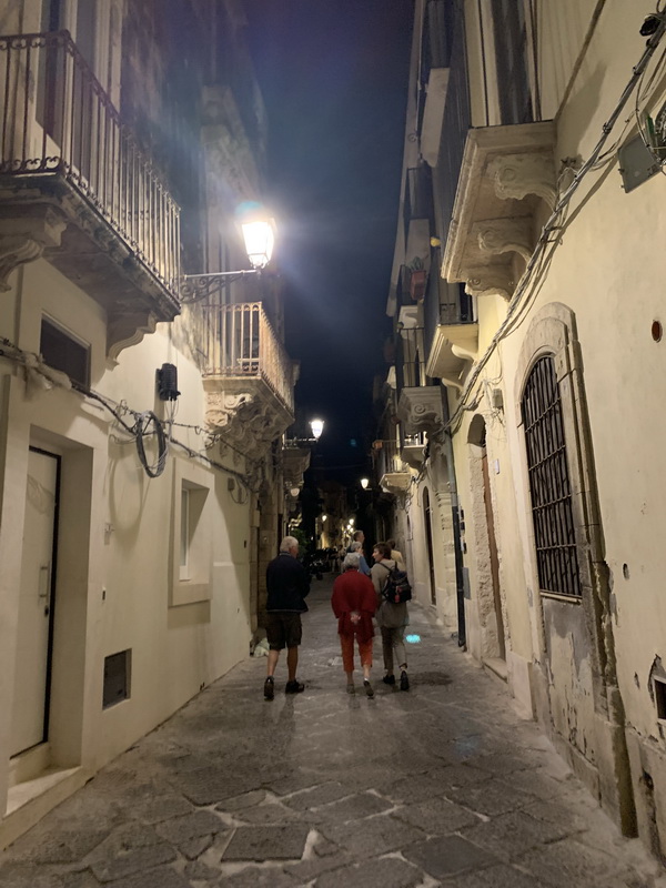 Balade nocturne dans les rues d'Ortygie
