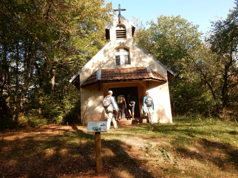 Passage Ã  la chapelle du Mt. Bonnet (568m )
