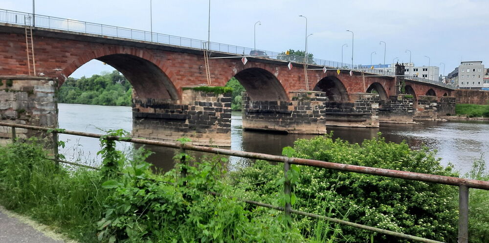 Arrivée à Trier face au pont romain
