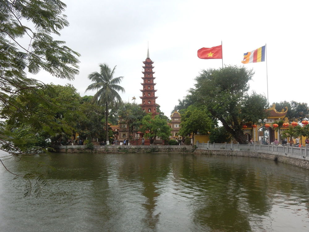 La pagode Tran Quoc  et le lac de l'Ouest
