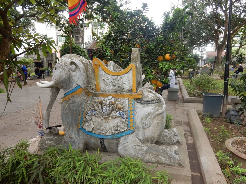 Jardin du temple de Quan Thanh
