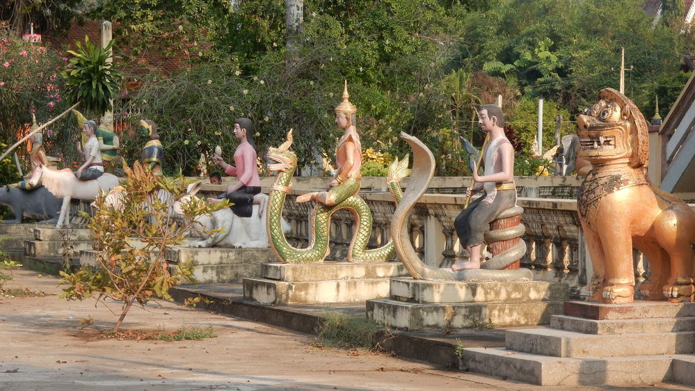 Statues devant la pagode
