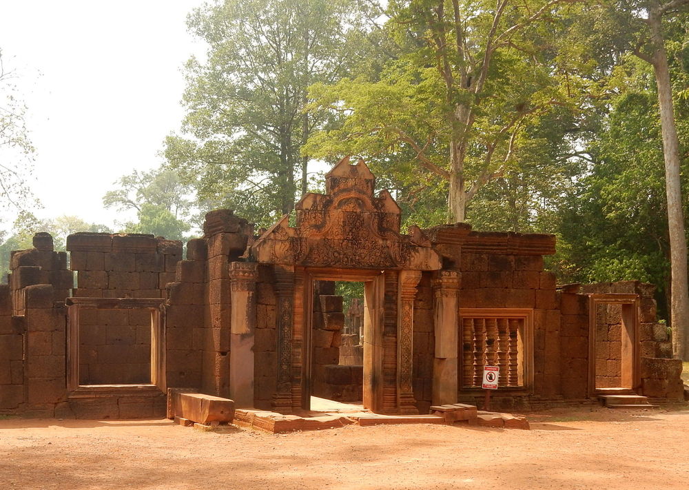 L'aprÃ¨s-midi, visite de notre premier temple: Banteay Srei ( la citadelle des femmes)
