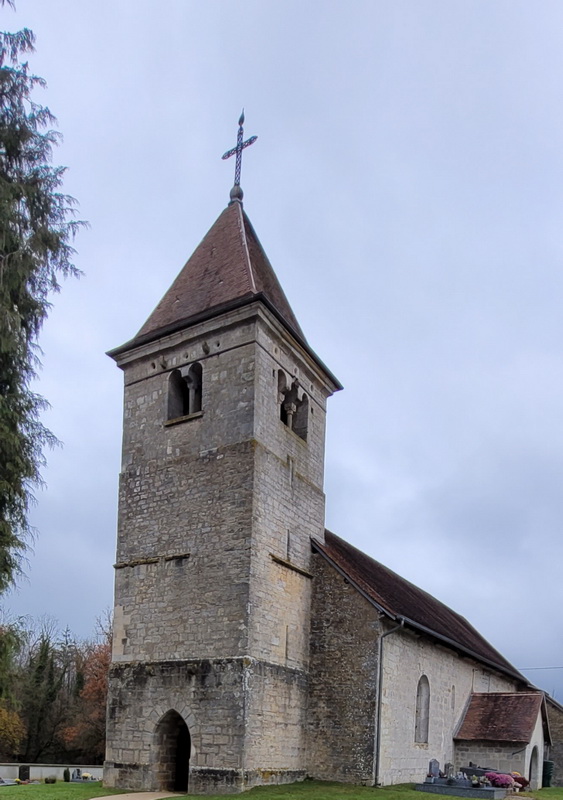 Eglise romane de Leugney ( XIIÂ° )
